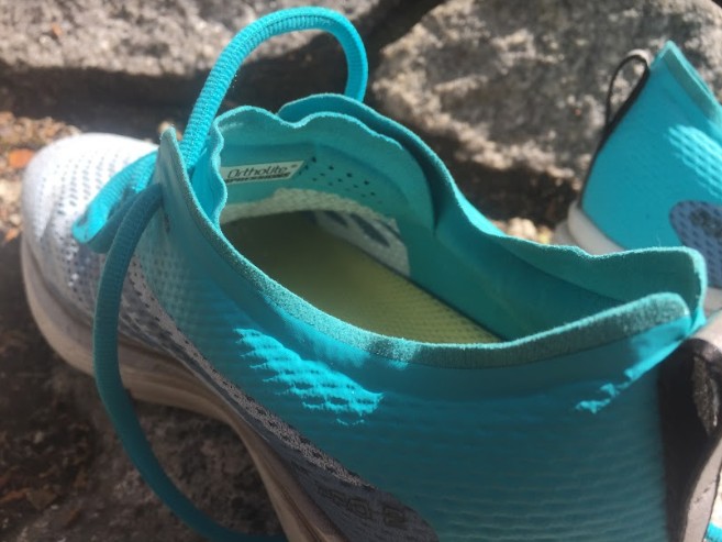Revisión de zapatillas para correr salomon sonic ra pro 2 para mujer: eche un vistazo al interior para ver la excelente amortiguación interna del sonic