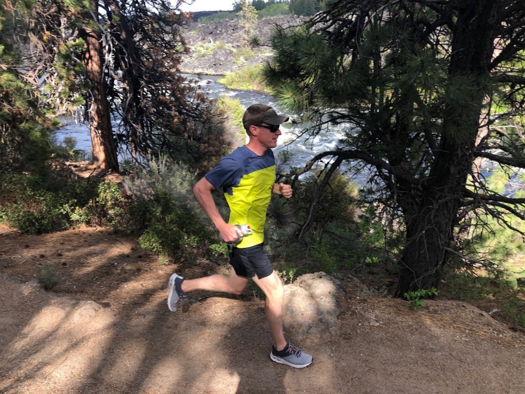 Revisión de las zapatillas de trail running The North Face Ampezzo para hombre: con una caĆda del talón a la punta de 6 mm y una buena cantidad de espuma bajo los pies, estas...