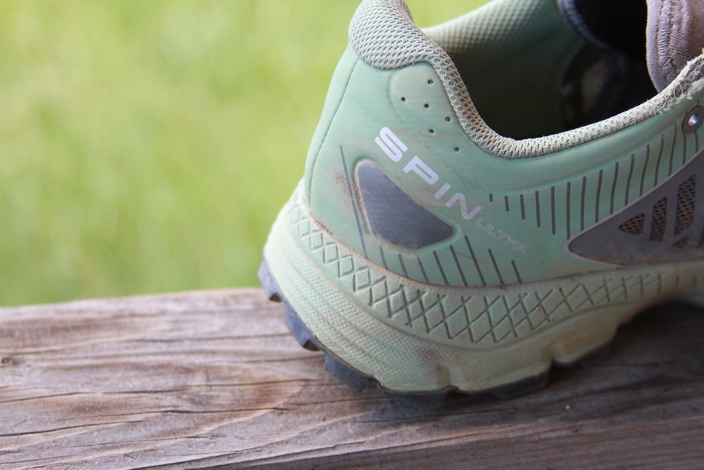 Revisión de zapatillas de trail running scarpa spin ultra para mujer: el tendón de Aquiles estÔ acolchado y bien soportado con un poco de rigidez...