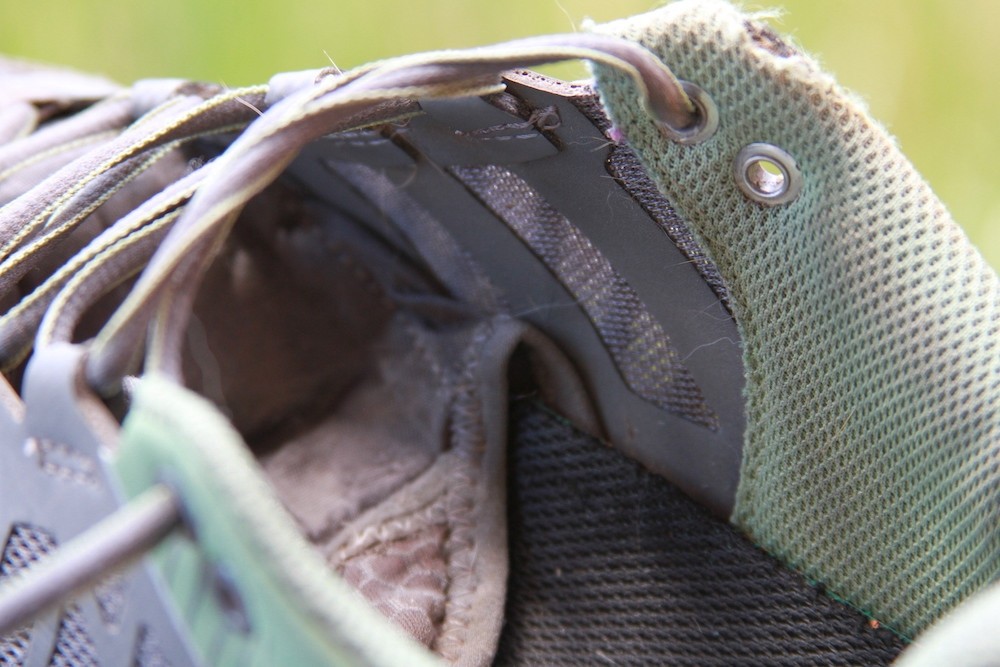 Revisión de zapatillas de trail running scarpa spin ultra para mujer: una mirada a la arquitectura interior. el sistema de cordones se conecta a...