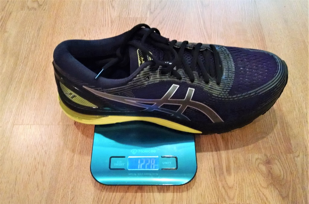 Revisión de las zapatillas para correr asics gel-nimbus 21 para hombres: las asics gel-nimbus 21 pesan 24.6 onzas en un par de zapatillas para hombres...