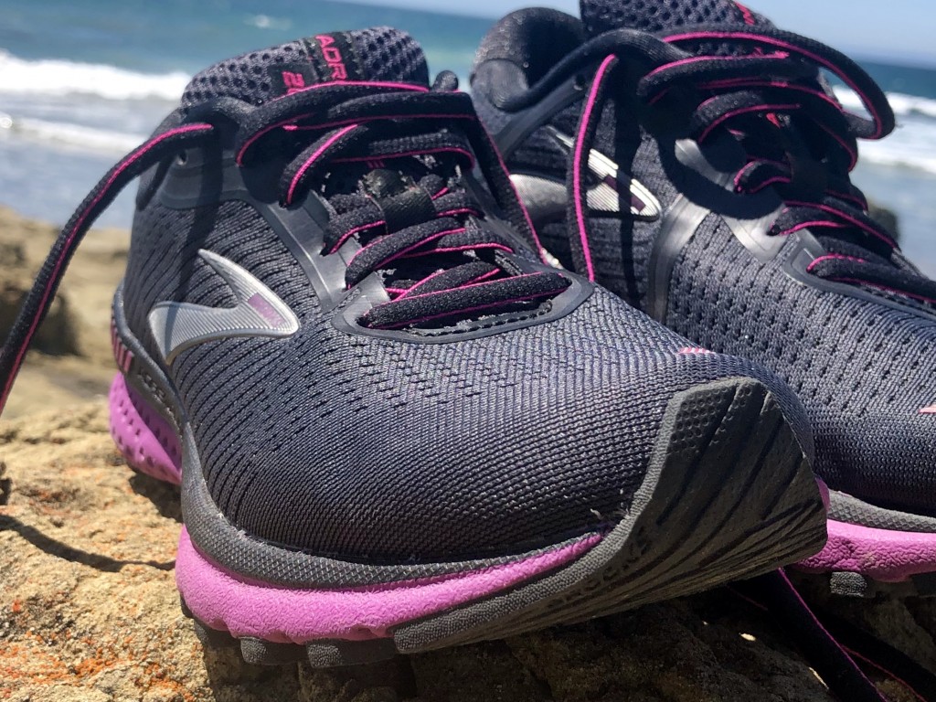 Revisión de zapatillas para correr Brooks Adrenaline GTS 20 para mujer: transpirables y rÔpidas, la adrenalina lleva las carreras de playa a un nivel mÔximo...