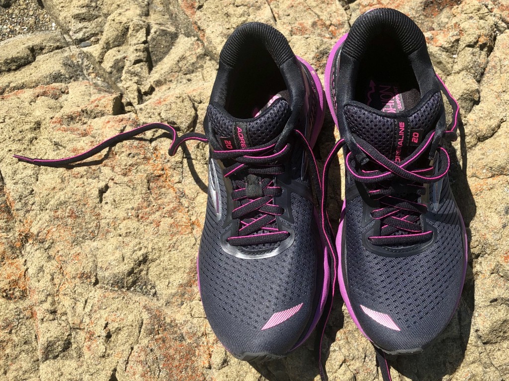 Revisión de zapatillas para correr Brooks Adrenaline GTS 20 para mujer: Brooks fabrica los cordones mÔs funcionales. por suerte para nosotros la actualización...