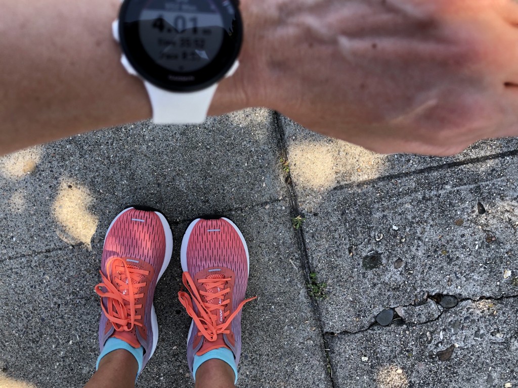 Revisión de zapatillas para correr Salomon Sonic 3 Acelerar para mujer: cuatro millas mÔs tarde y la sensación plÔstica persiste.