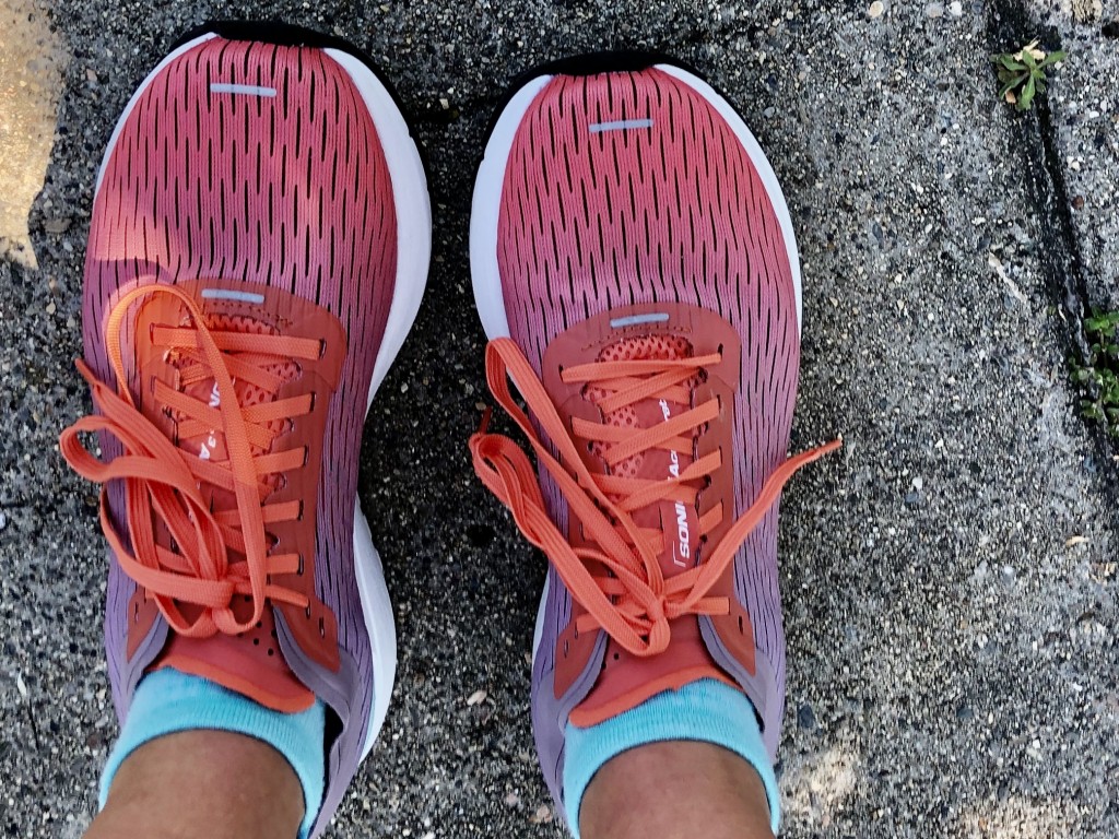 Revisión de zapatillas para correr salomon sonic 3 acelera para mujer: los cordones rĆgidos y la falta de almohadilla para la lengüeta se combinan para crear un zapato...