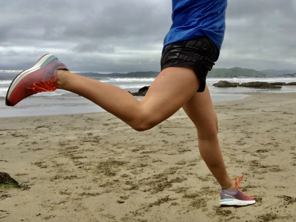 Revisión de las zapatillas para correr Salomon Sonic 3 Acelerar para mujer: este par de zapatillas tiene una capacidad de respuesta decente, pero no son tan...