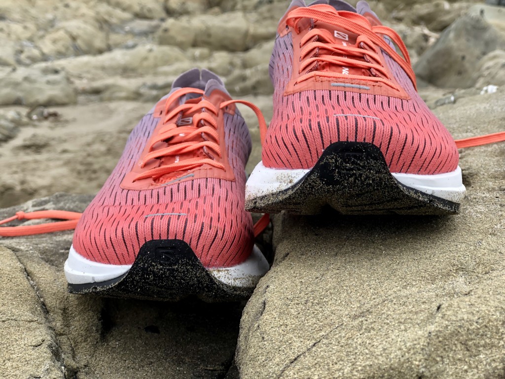 Revisión de las zapatillas para correr Salomon Sonic 3 Acelerar para mujer: los materiales no tradicionales de estas zapatillas las hacen sorprendentemente...