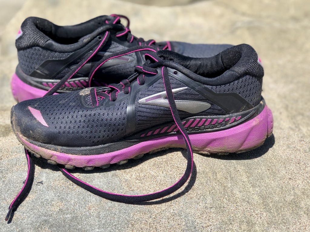 Revisión de zapatillas para correr Brooks Adrenaline GTS 20 para mujer: las guĆas aƱaden peso y estructura, lo cual es necesario para algunos...