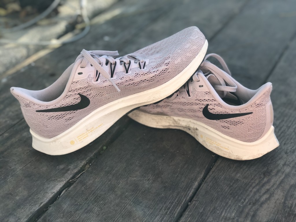 Revisión de zapatillas nike air zoom pegasus 36 para mujer: el arco es suave pero alto. Nos encantó pero entendemos que algunos...