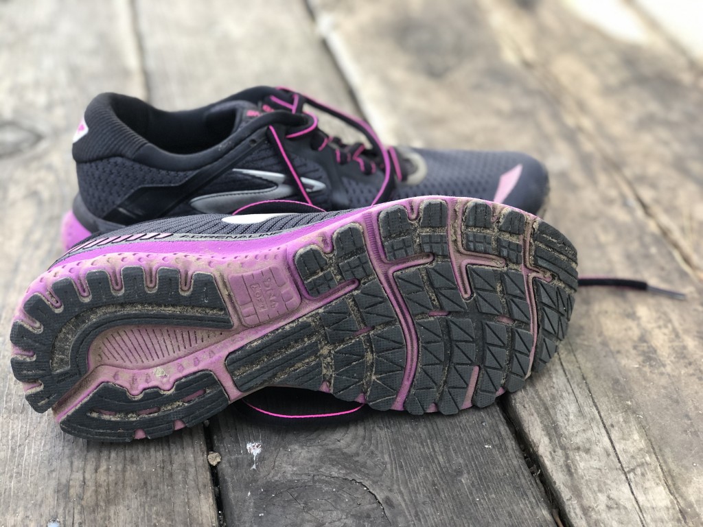 Revisión de zapatillas para correr Brooks Adrenaline GTS 20 para mujer: las duraderas orejetas de las Adrenaline GTS 20 aguantan milla tras milla.
