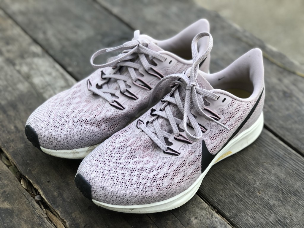 Revisión de zapatillas para correr Nike Air Zoom Pegasus 36 para mujer: la disminución del peso de la clavija tiene como costo la comodidad superior.