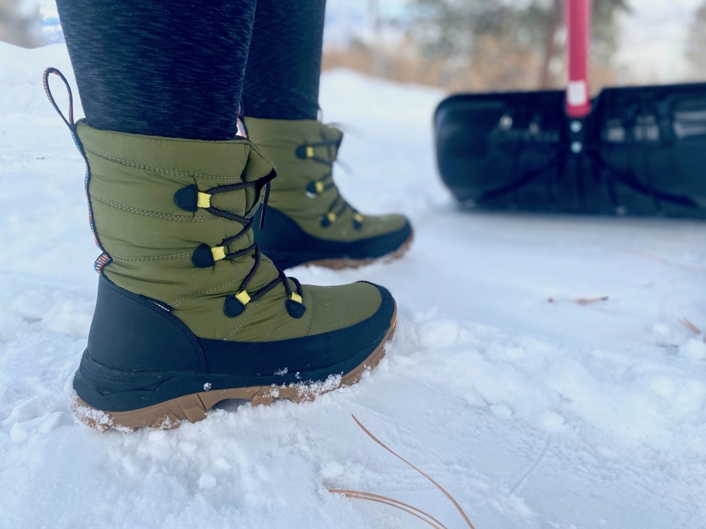 Revisión de las botas de invierno deportivas originales Muck Boot Company Arctic Ice Nomadic para mujer: la suela súper gruesa y el diseño completamente aislado mantendrán los pies...
