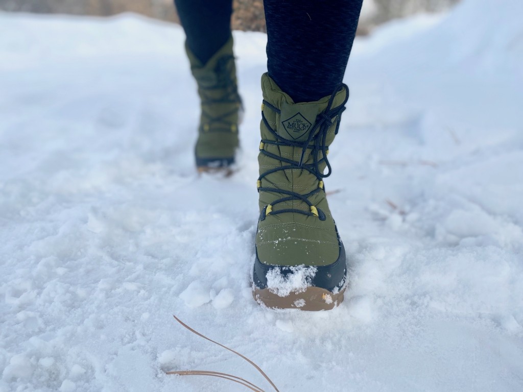 Revisión de las botas de invierno deportivas originales Muck Boot Company Arctic Ice Nomadic para mujer: disfrute del rendimiento liviano y la excelente tracción de esta...
