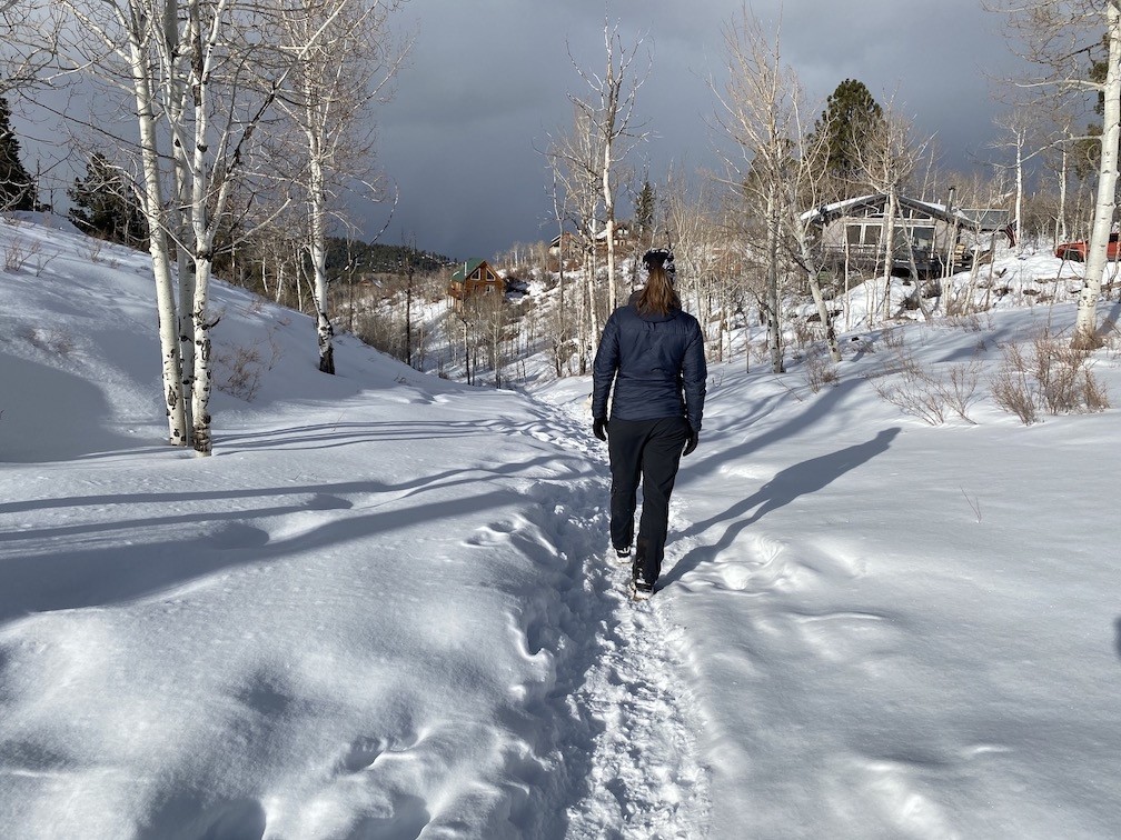 Revisión de las botas de invierno deportivas originales Muck Boot Company Arctic Ice Nomadic para mujer: aquí hacemos una caminata por nuestra casa en la montaña para probar la tracción y...