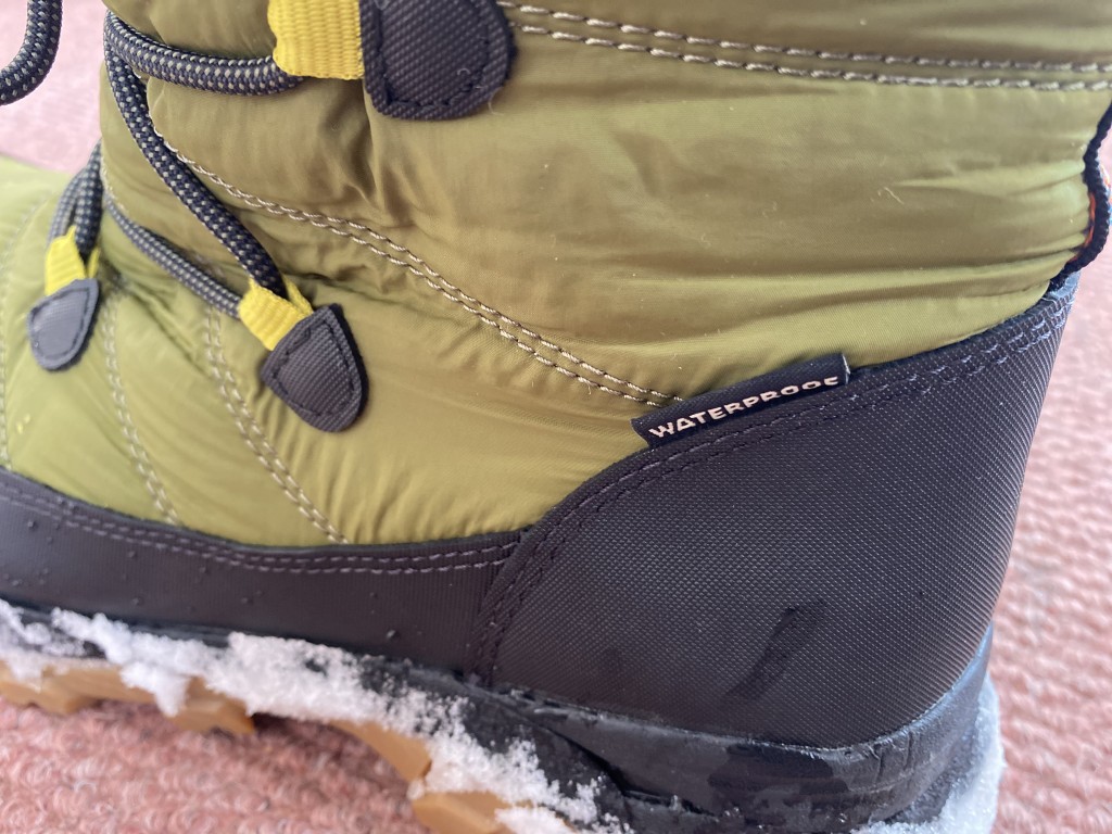 Revisión de las botas de invierno deportivas originales Muck Boot Company Arctic Ice Nomadic para mujer: impermeables con costuras de alta calidad que mantienen fuera el agua y la nieve.