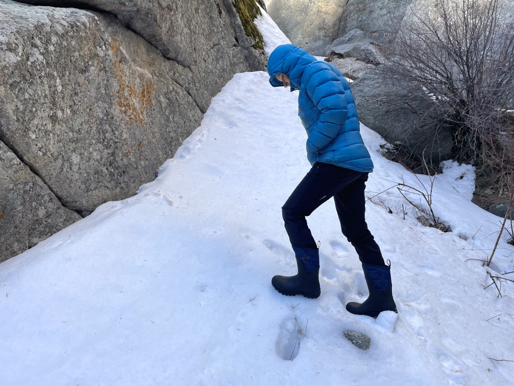 Revisión de botas de lluvia media Arctic Sport II para mujer: sin un levantamiento notable del talón, el ajuste funcionó bien para nuestro lĆder...