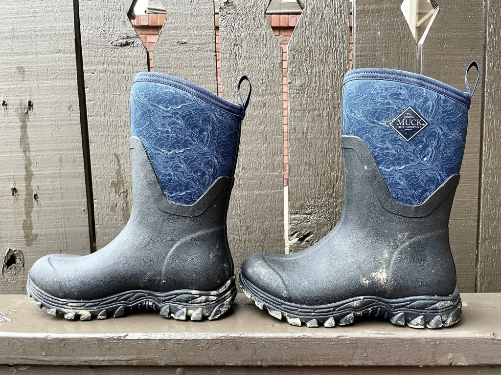 Muck Boot Arctic Sport II botas de lluvia medias para mujer: el diseƱo del modelo parece resaltar cualidades trabajadoras pero divertidas...