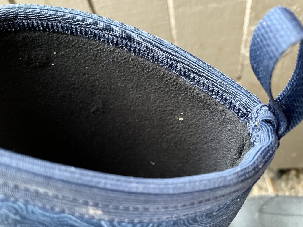 Revisión de botas de lluvia media Arctic Sport II para mujer: una mirada mÔs cercana al neopreno con forro polar. la costura es...