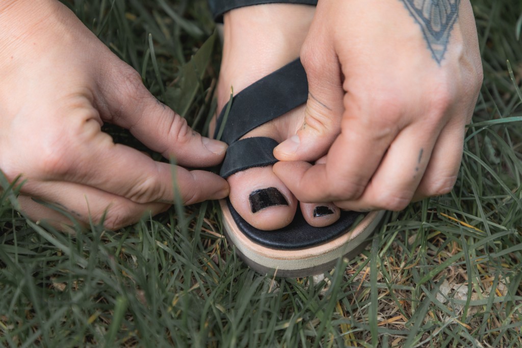 Revisión de las chanclas merrell juno wrap para mujer: la correa de la puntera, aunque apretada al principio, brinda un soporte increĆble.