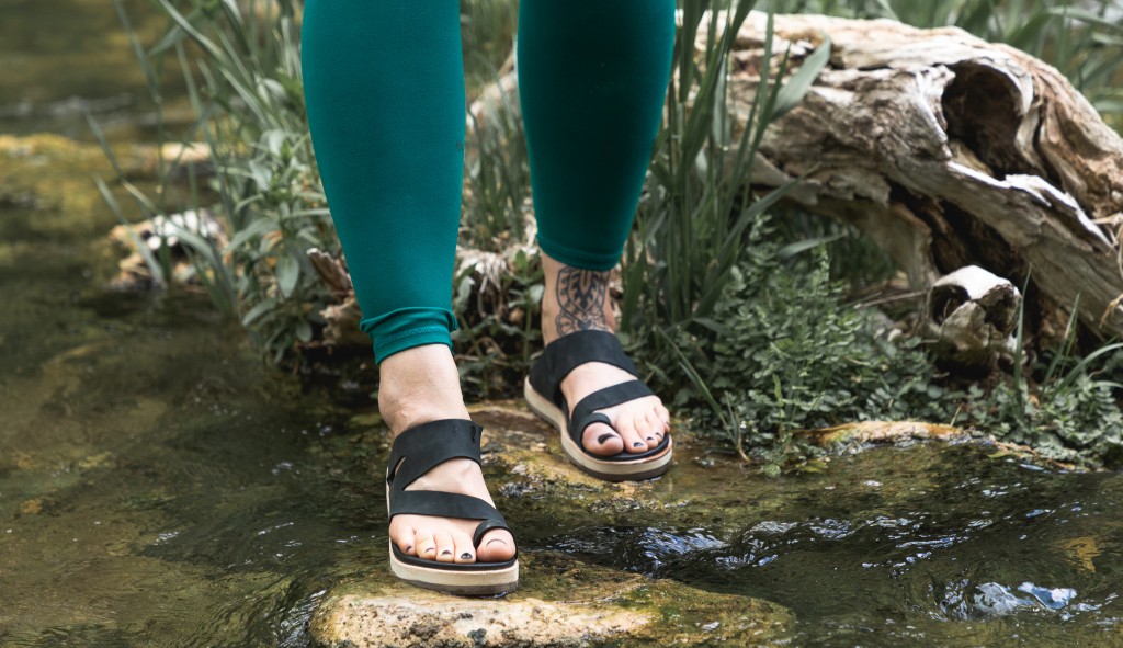 Revisión de las chanclas merrell juno wrap para mujer: la plantilla puede volverse un poco resbaladiza cuando estÔ mojada.