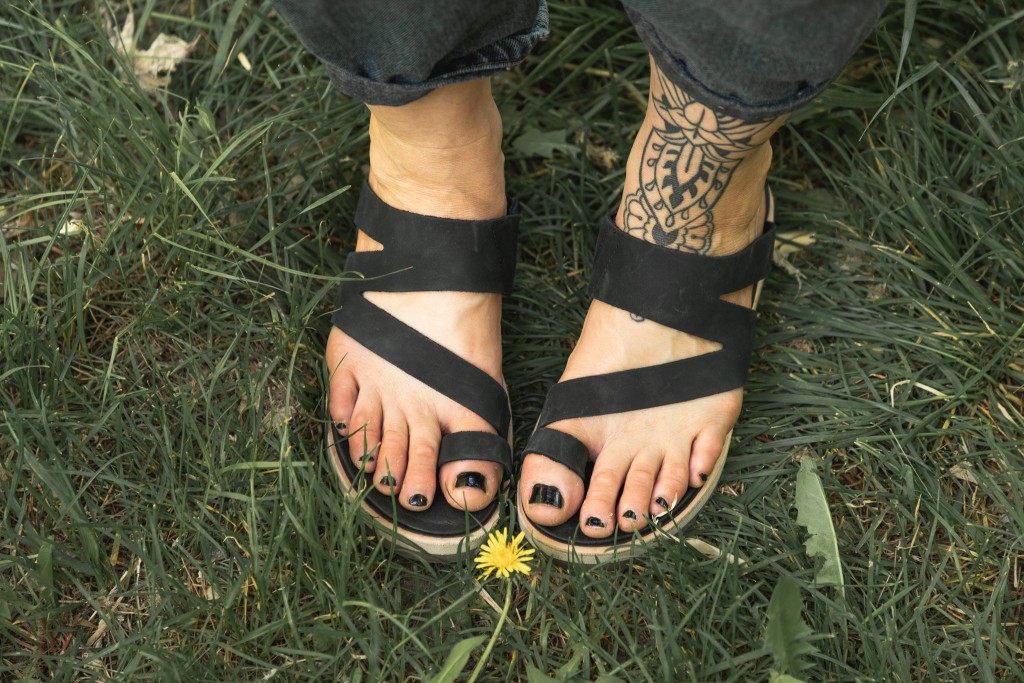 Revisión de las chanclas merrell juno wrap para mujer: estos zapatos divertidos y originales valen cada centavo.
