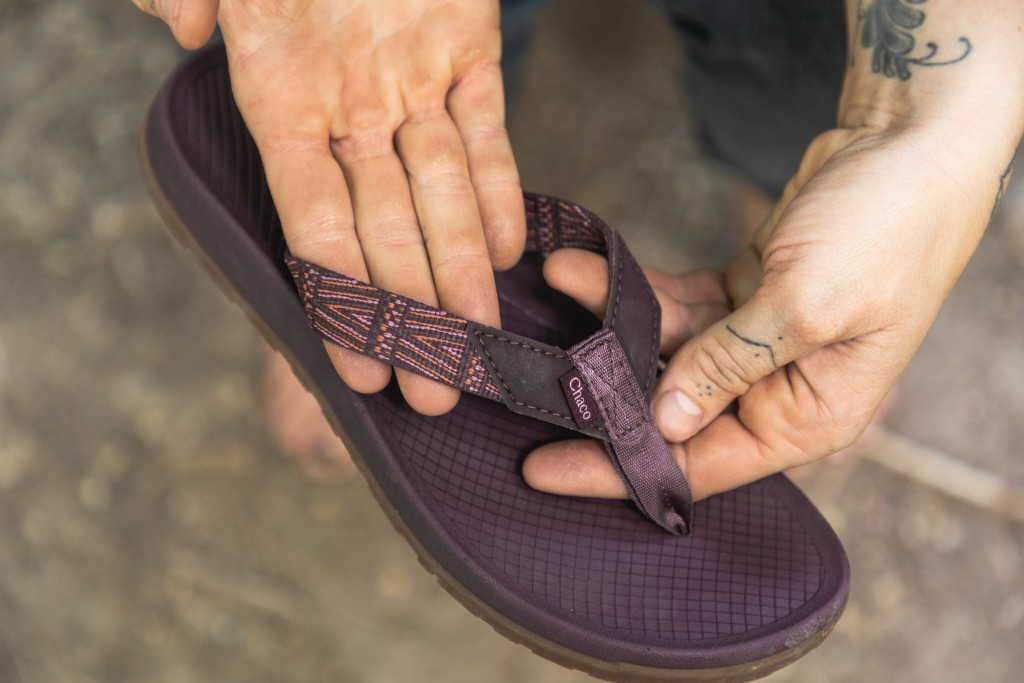 Revisión de chanclas chaco lowdown para mujer: los detalles en las correas brindan detalles agradables.