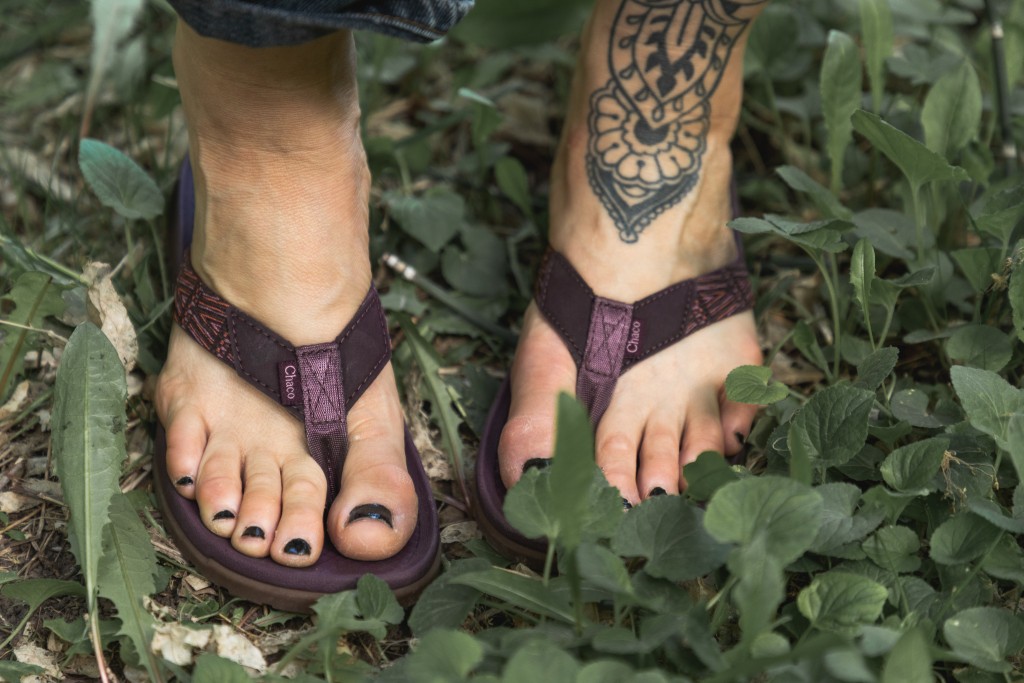Revisión de chanclas Chaco Lowdown para mujer: estas elegantes chanclas brindan soporte y tracción óptimos.