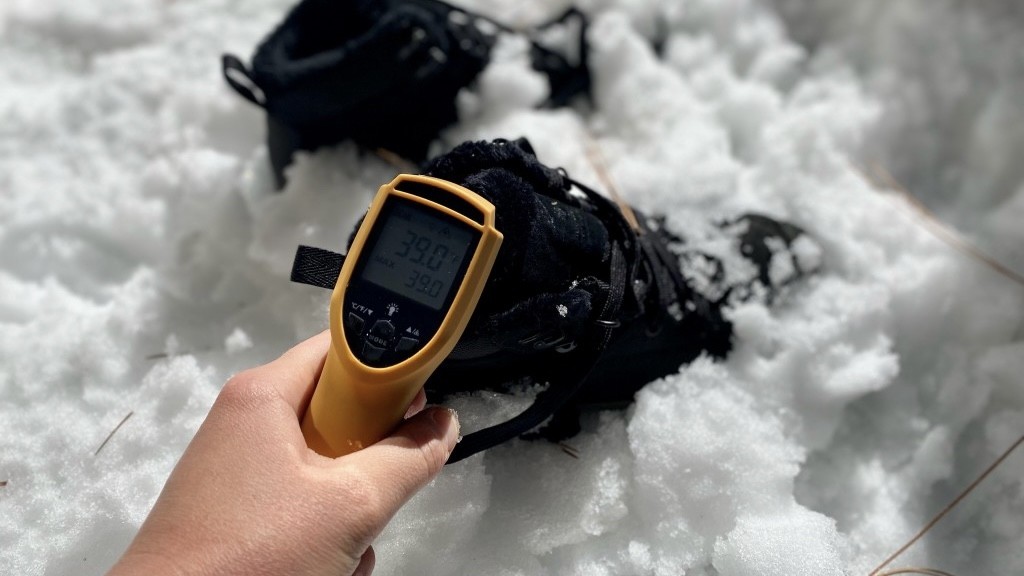 Revisión de botas de invierno con aislamiento medio de Danner Consultar: utilizamos una pistola de temperatura infrarroja de corto alcance para medir la...