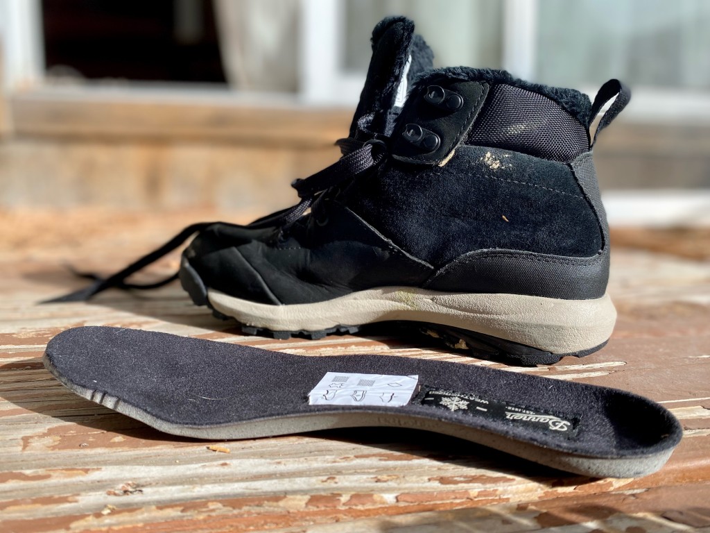 Revisión de las botas de invierno con aislamiento medio Danner Ask para mujer: la plantilla ortholite de la Ask estÔ aislada y una de las mÔs acolchadas...