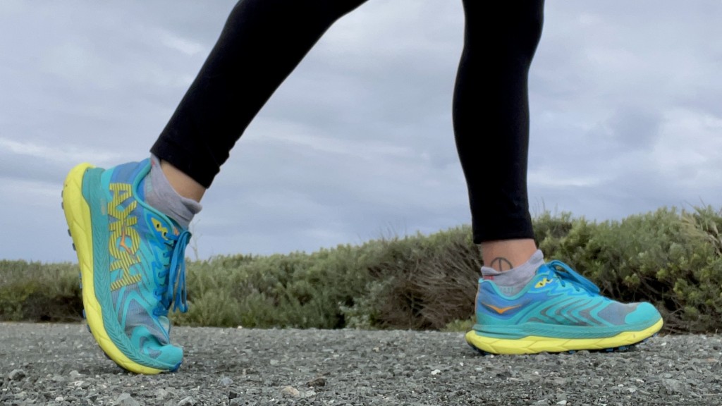 Revisión de las zapatillas de trail running hoka tecton x 2 para mujer: la parte superior de malla minimalista es liviana y cómoda pero...