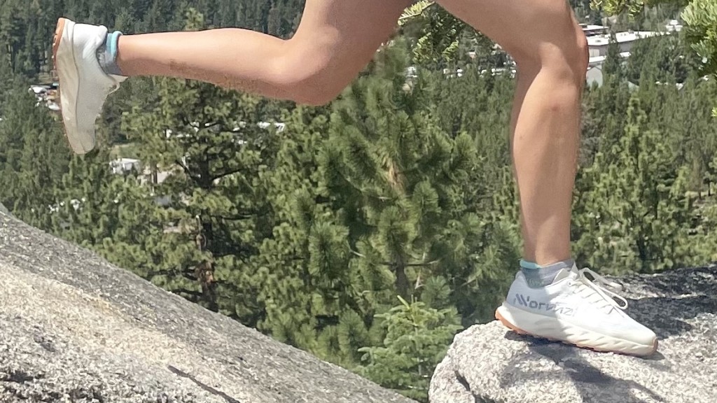 Revisión de zapatillas de trail running nnormal kjerag para mujer: el kjerag se siente inherentemente confiable debido a su seguridad...