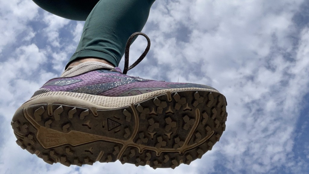 Revisión de las zapatillas de trail running Brooks Divide 4 para mujer: la tracción de la división es mÔs fuerte de lo que sus afirmaciones dejan entrever...