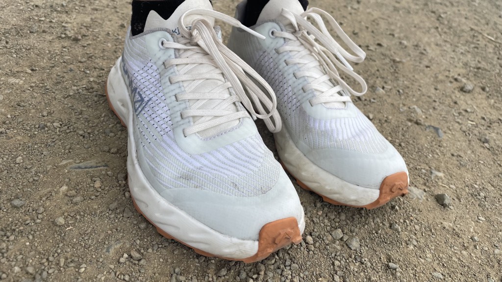 Revisión de zapatillas de trail running nnormal kjerag para mujer: el tejido del hilo crea una parte superior cómoda y ligera...
