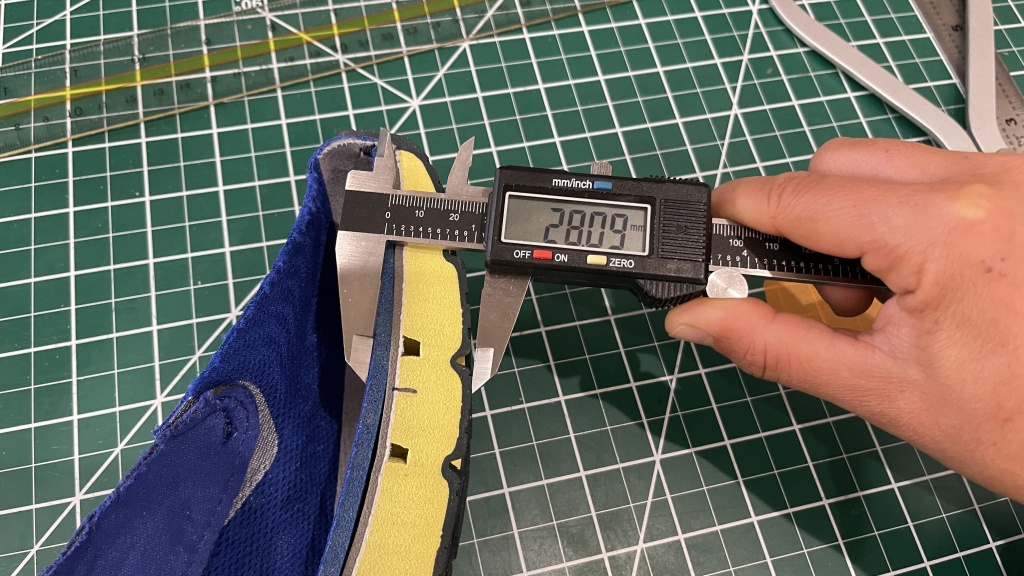 Revisión de las zapatillas para correr Altra Torin 7 para hombre: el trozo de espuma mÔs grueso en el antepié es agradable, a la par con mÔs...