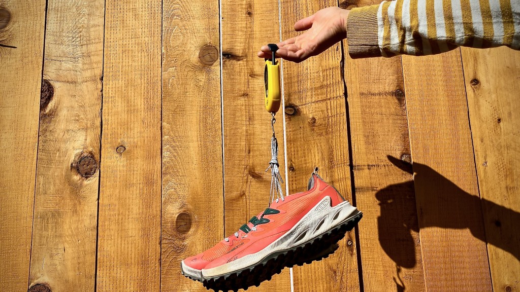 Revisión de zapatos para caminar zionic speed para mujer: este zapato presenta uno de los diseños más livianos que probamos.