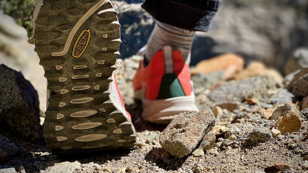 Revisión de zapatos para caminar de velocidad sionica entusiasta para mujeres: aunque la suela única funcionó bien en la mayoría de los terrenos, nuestro...