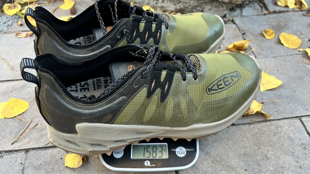 Revisión de los zapatos para caminar con velocidad zionic de Keen para hombre: increĆblemente livianos, pero bastante minimalistas para un zapato para caminar, el zionic es uno...