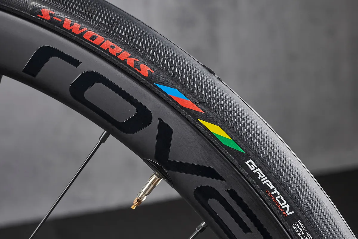 Experto especializado en discos asfaltados NeumƔticos turbo en Specialized Tarmac Disc Expert