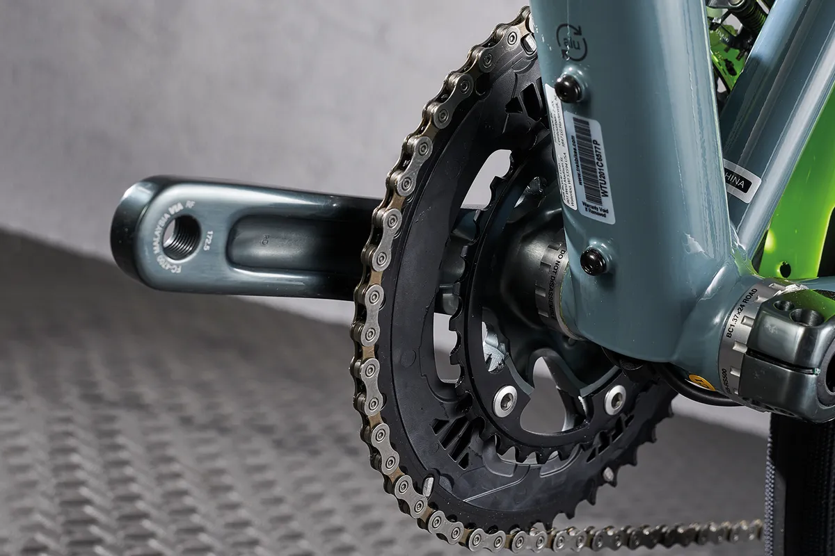 Juego de platos y bielas Shimano Tiagra 50/34 en Trek Checkpoint AL4
