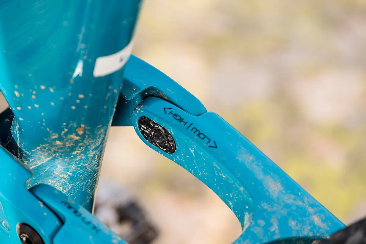 Mino Link para ajustar la geometrĆa de este Trek Fuel EX 9.7