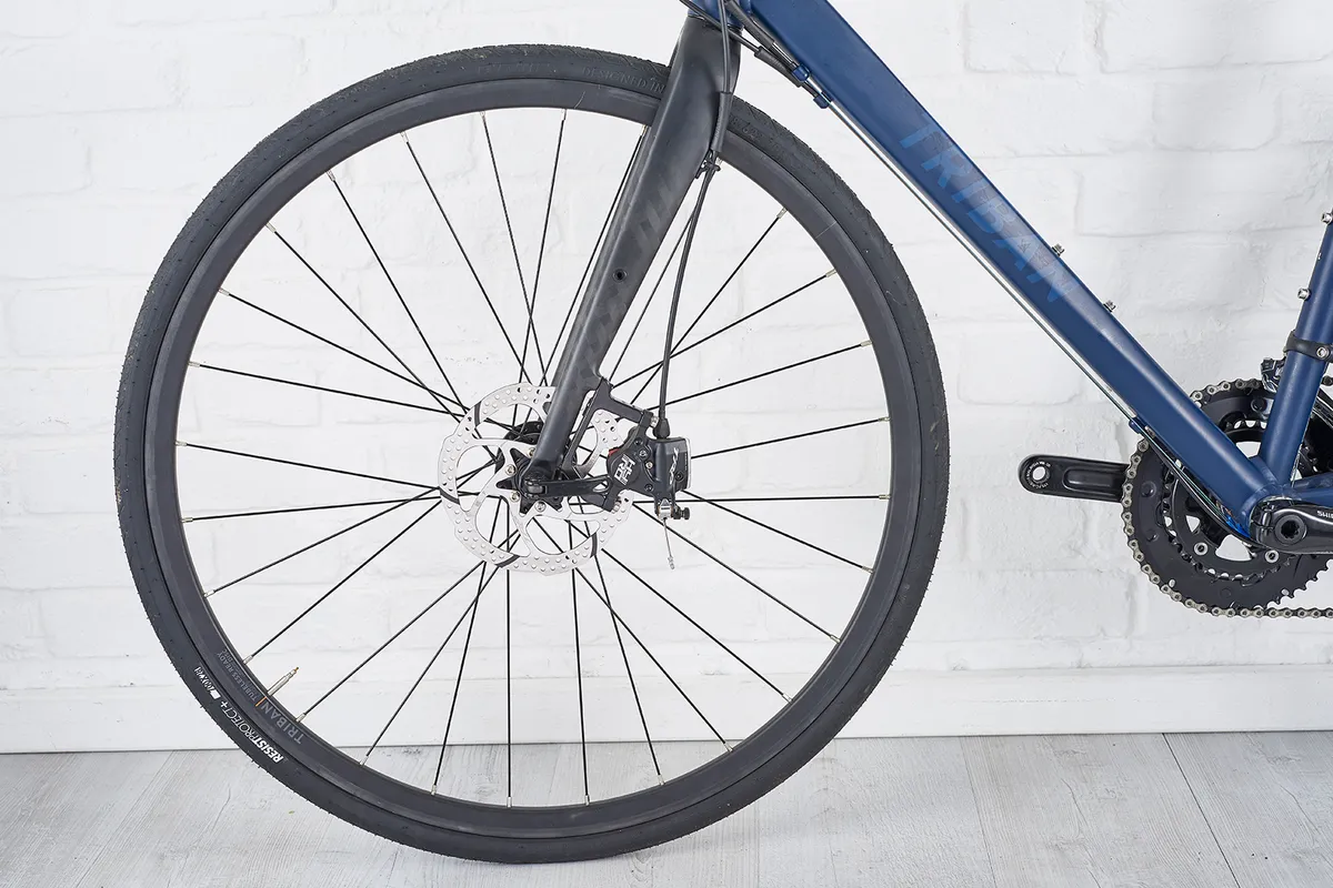 Ruedas Triban Tubeless-Ready Light con neumƔticos Resist en la bicicleta de carretera Triban RC 520 Disc